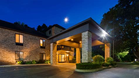 <strong>Best Western Plaza Hotel Saugatuck</strong> places you within a 10-minute stroll of Clearbrook Golf Club and Roan and Black Contemporary Gallery. . Best western plaza hotel saugatuck michigan